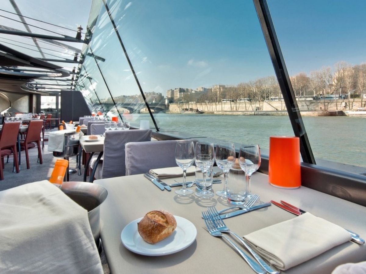 2 - Hour River Seine Lunch Cruise with 3 - course - menu - MY WONDER ACCESS