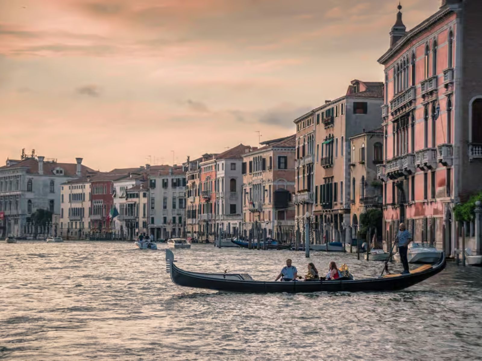 Venice: Grand Canal Gondola Experience with Live Commentary™ - MY WONDER ACCESS