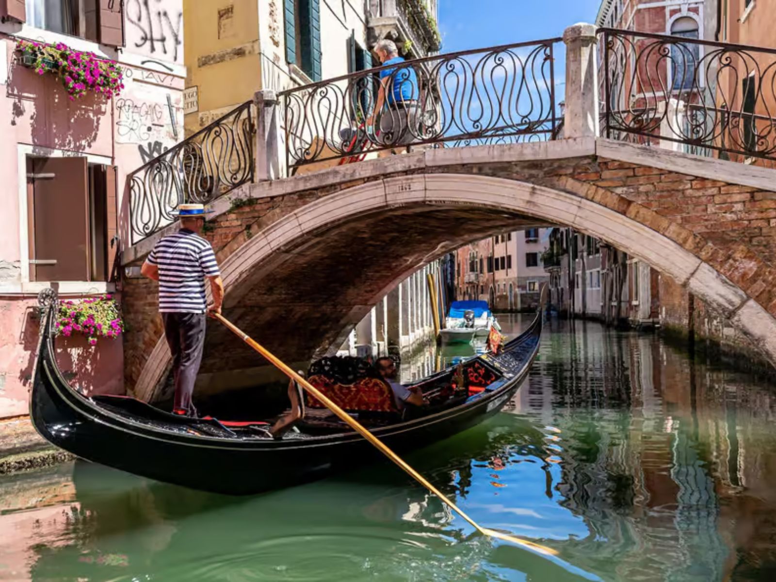 Venice: Grand Canal Gondola Experience with Live Commentary™ - MY WONDER ACCESS