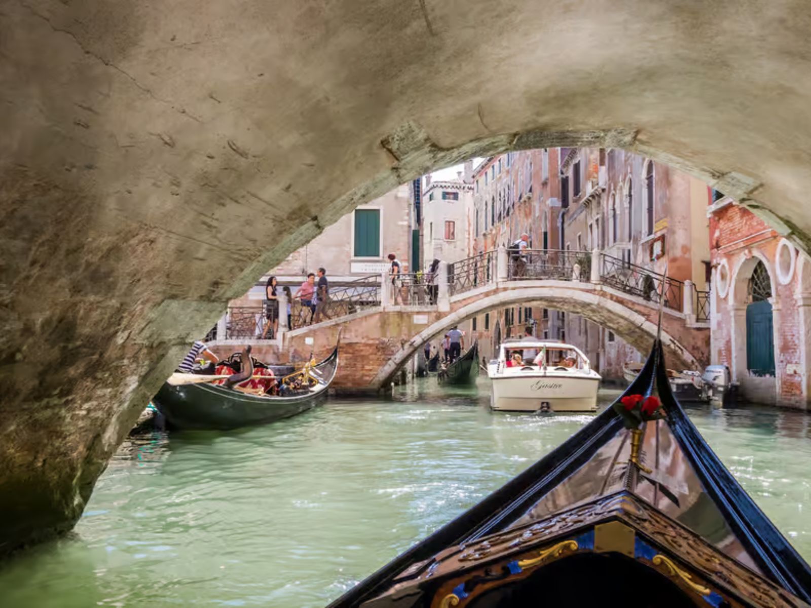 Venice: Shared Gondola Ride Across the Grand Canal - MY WONDER ACCESS