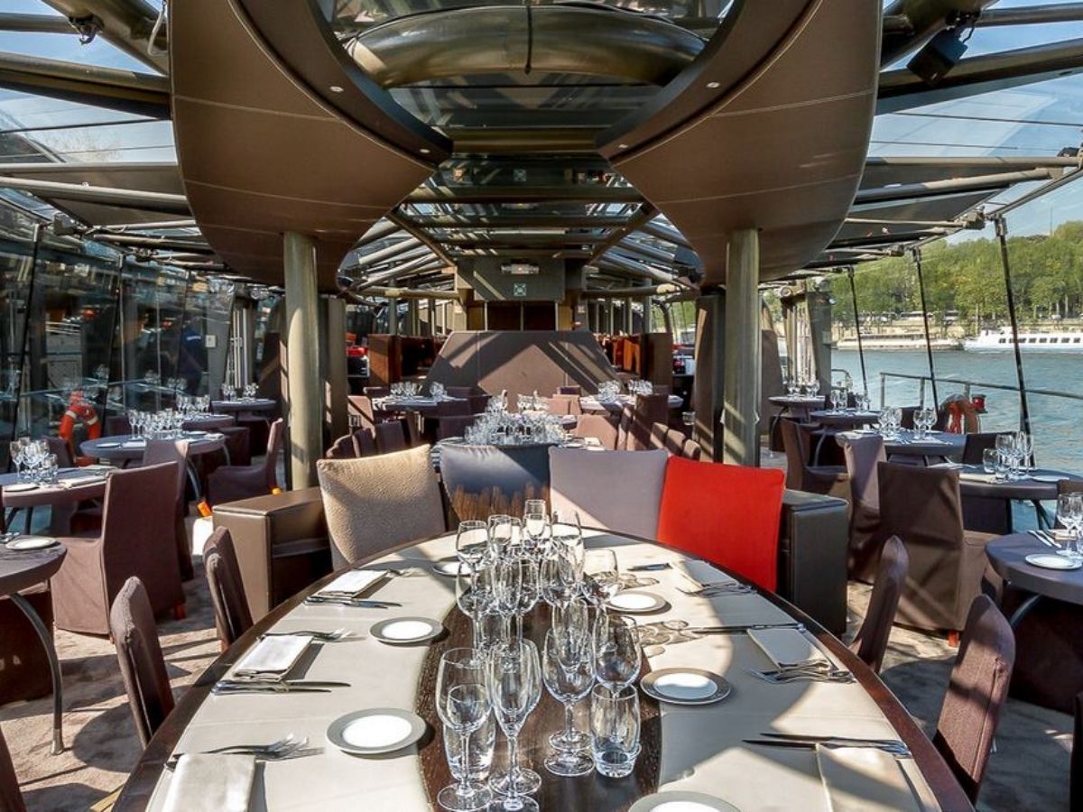 2 - Hour River Seine Lunch Cruise with 3 - course - menu - MY WONDER ACCESS