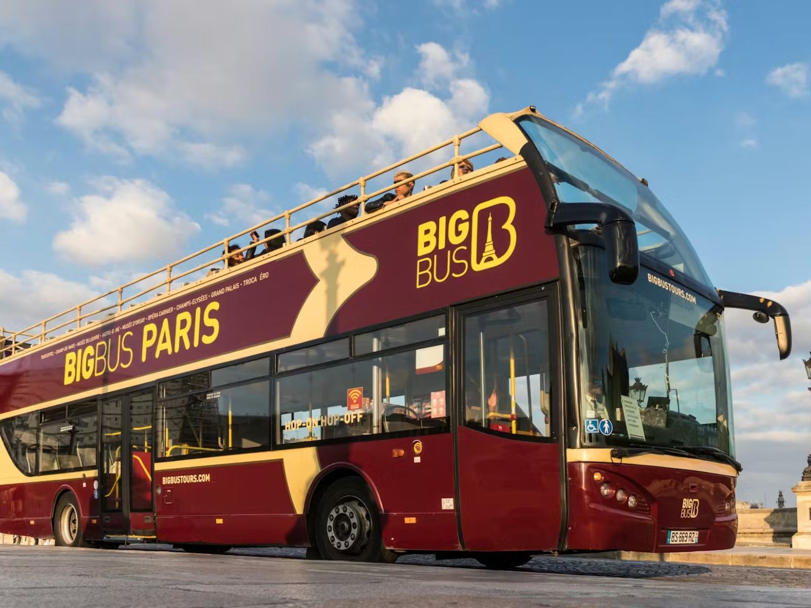 Arc de Triomphe Ticket with Immersive Audioguide & Big Bus 1 - Day - MY WONDER ACCESS