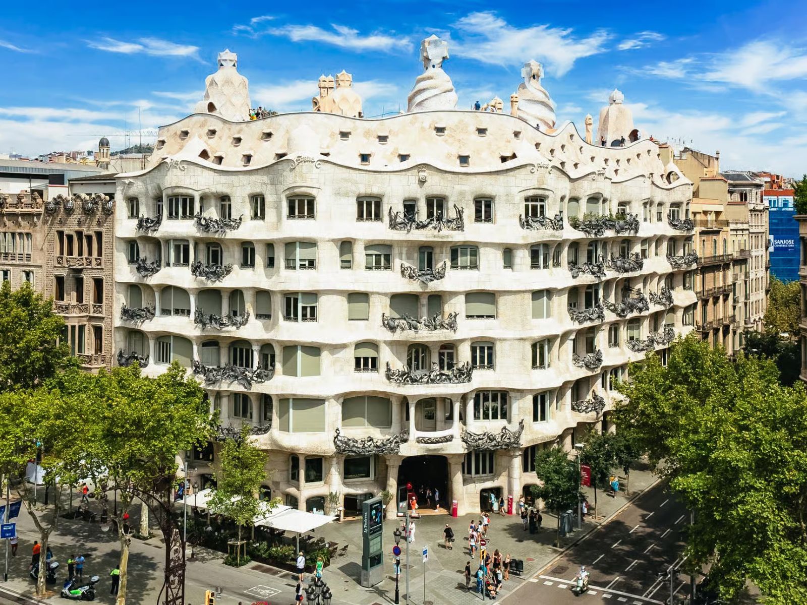 Barcelona: Casa Milà Early - Morning Access Guided Tour - MY WONDER ACCESS