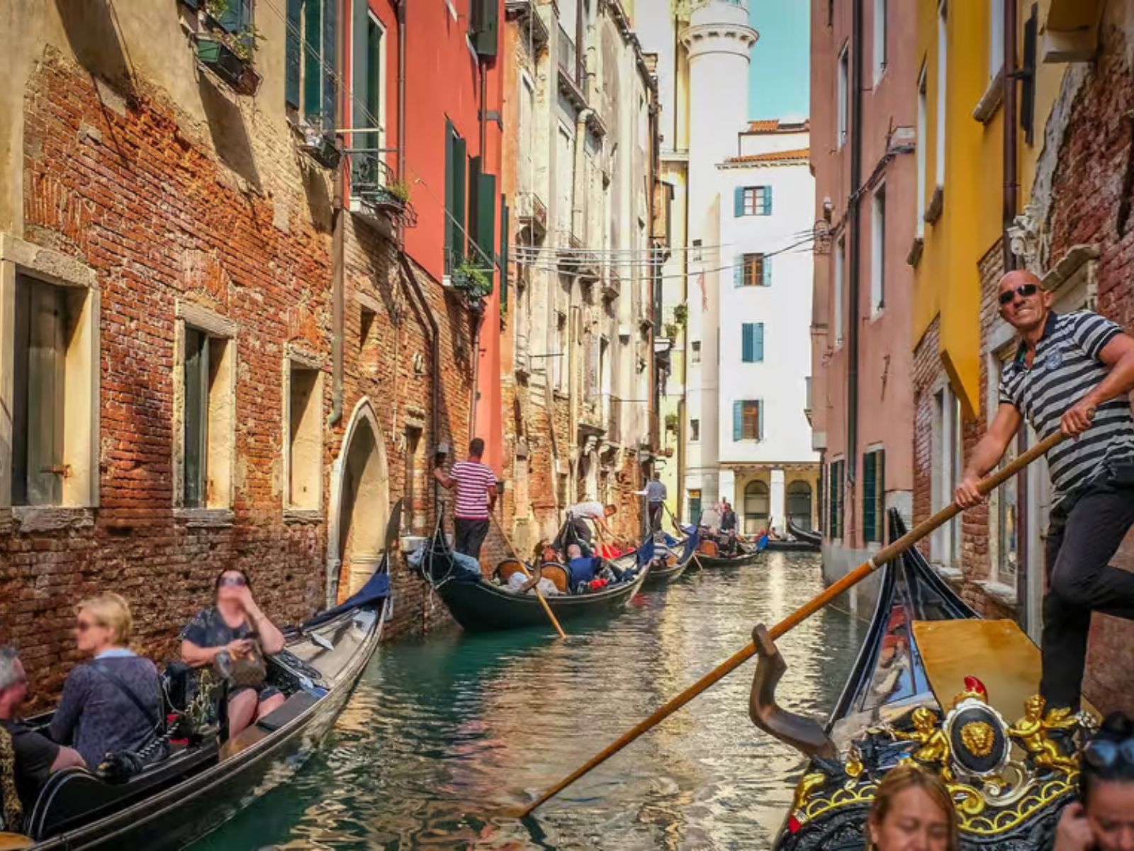 Venice: Grand Canal Gondola Experience with Live Commentary™ - MY WONDER ACCESS