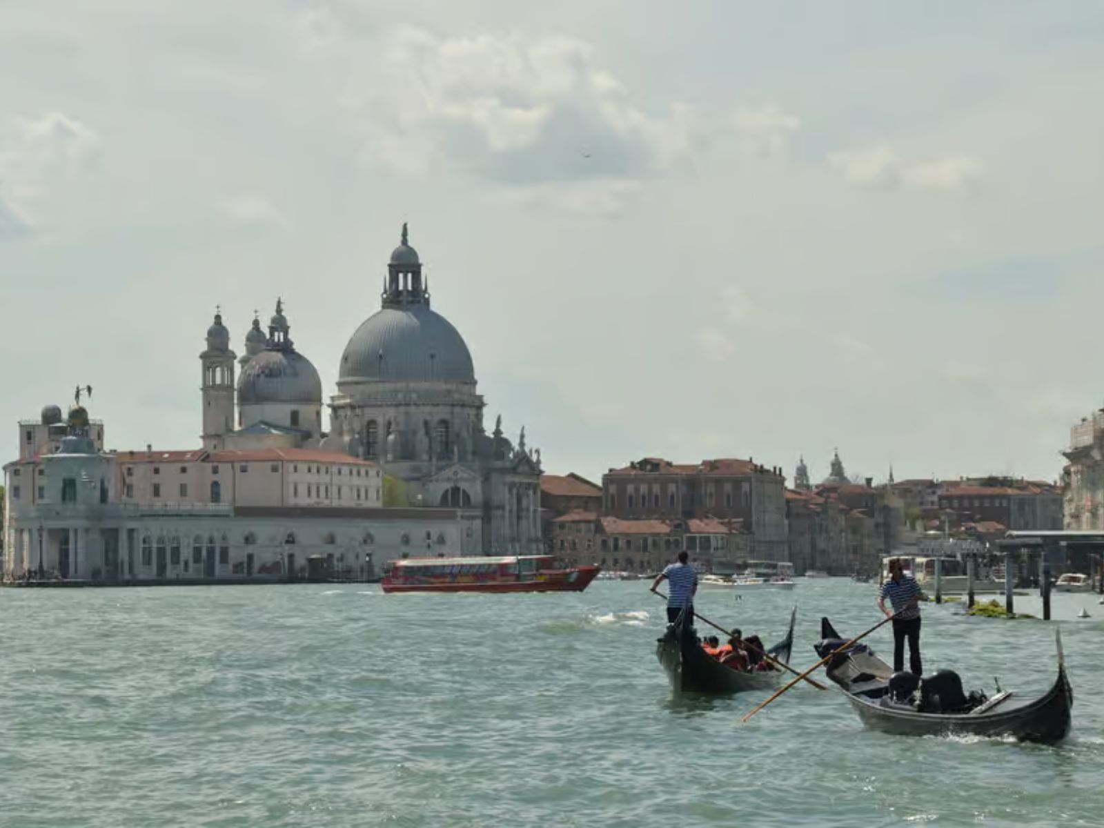 Venice: Grand Canal Gondola Experience with Live Commentary™ - MY WONDER ACCESS