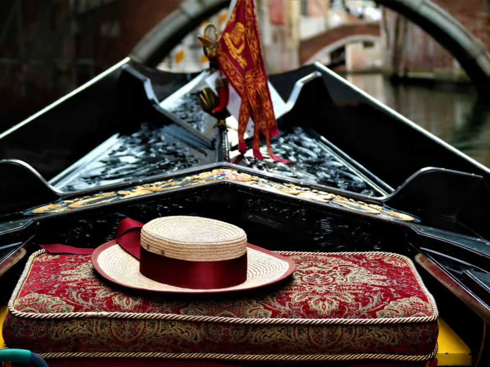 Venice: Grand Canal Gondola Experience with Live Commentary™ - MY WONDER ACCESS