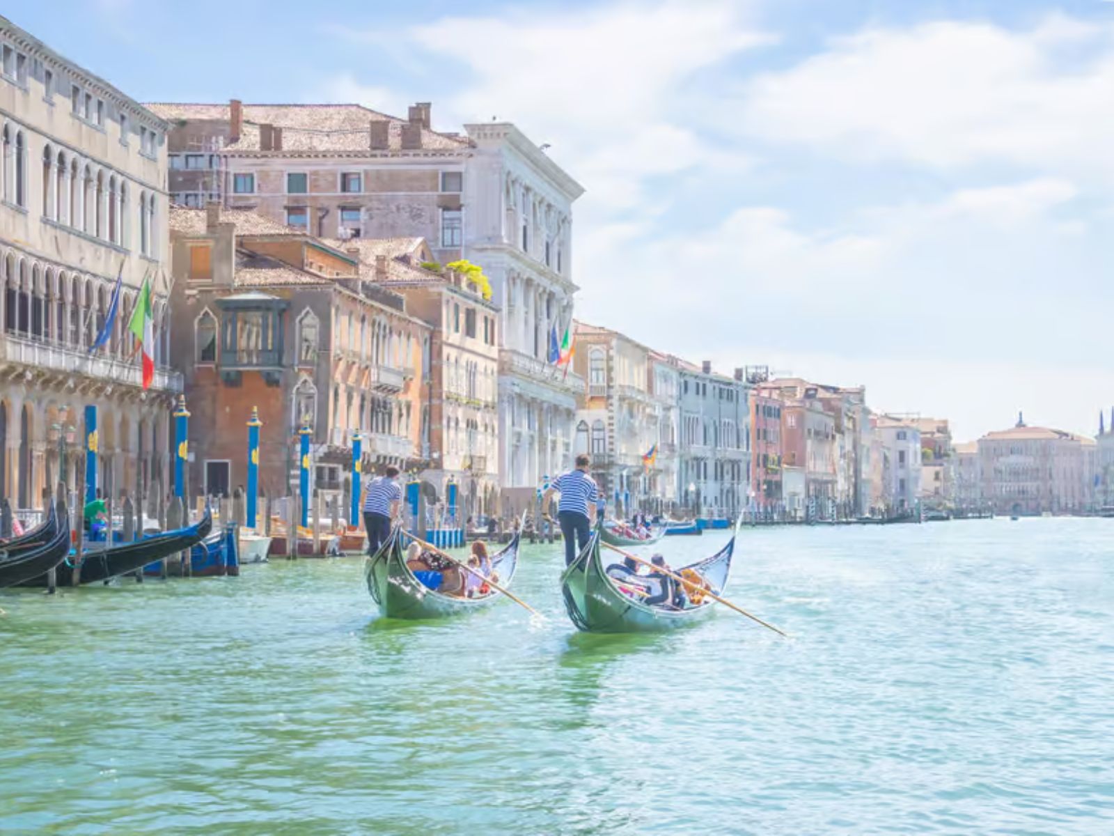 Venice: Shared Gondola Ride Across the Grand Canal - MY WONDER ACCESS